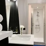Oh La La ! Bar Bastille Hotel