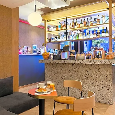 Oh La La ! Bar Bastille Hotel