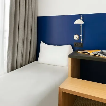 Oh La La ! Bar Bastille Hotell 3*