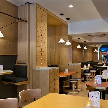 Oh La La ! Bar Bastille 酒店