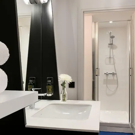 Oh La La ! Bar Bastille Hotell