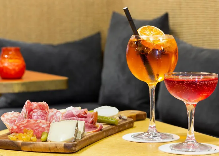 Oh La La ! Bar Bastille Hotel 3*